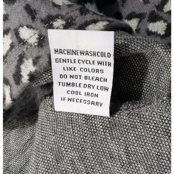 Habitat Clothes to Live In Poncho The Wild Gray Animal Print Misses Size L New - Picture 8 of 8